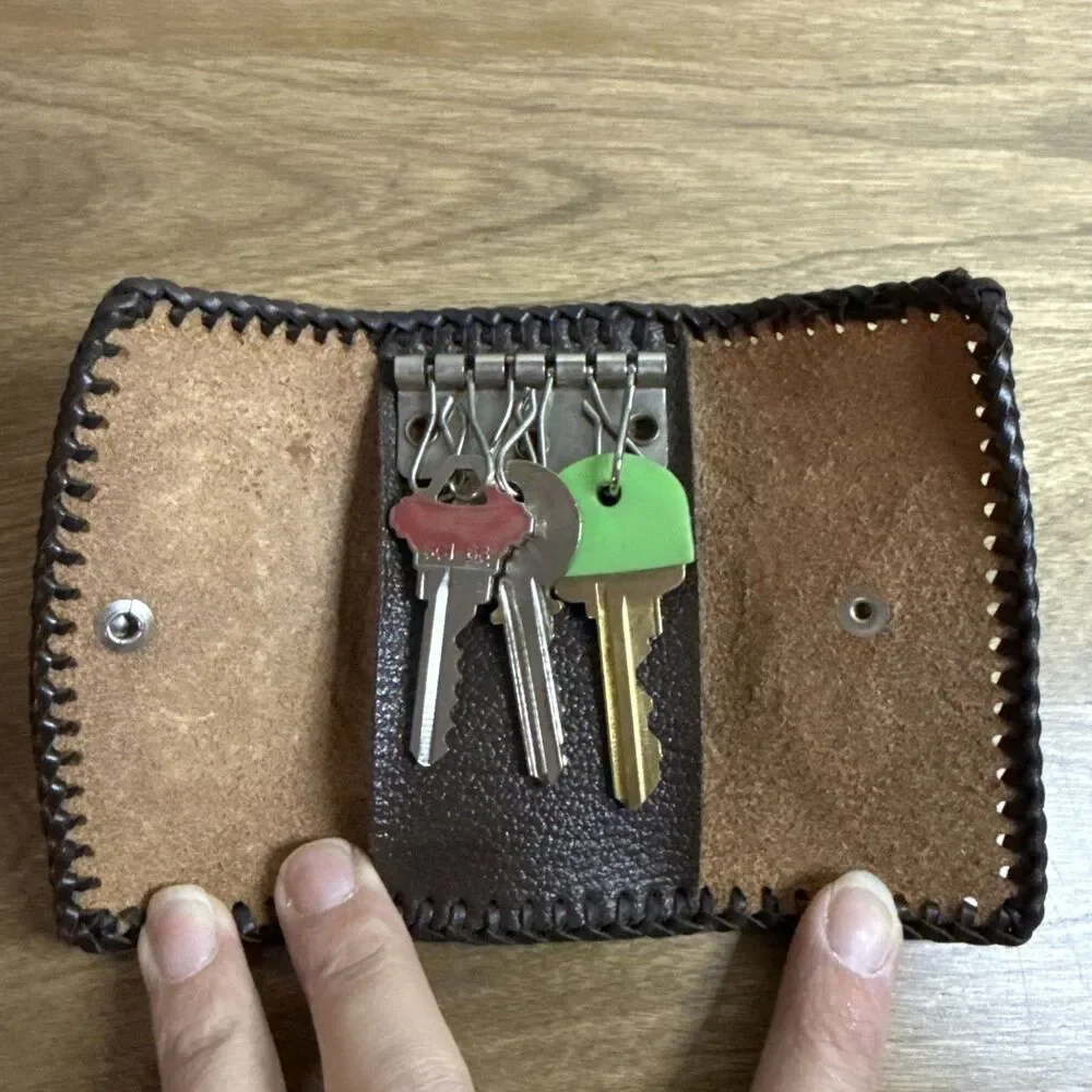 Vintage Tri-Fold Western Floral Hand Tooled Leather 6 Key Holder Snap Closure